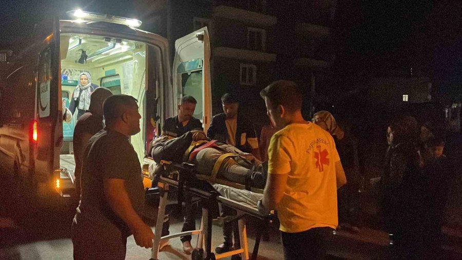 Otomobil Elektrikli Bisiklete Çarptı: 1 Yaralı