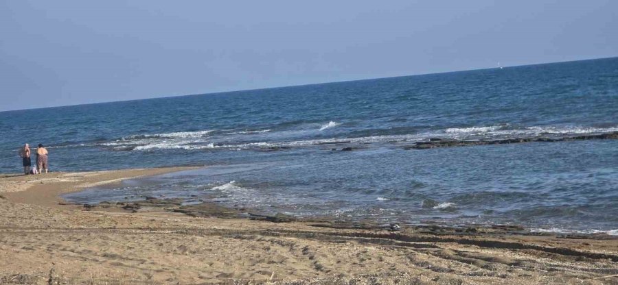 Ailesiyle Birlikte Geldiği Sahilde Denize Giren Adam Boğuldu