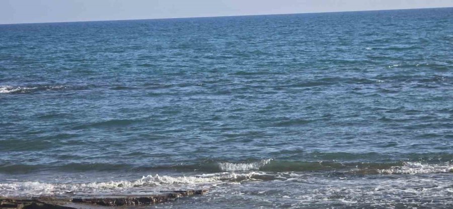 Ailesiyle Birlikte Geldiği Sahilde Denize Giren Adam Boğuldu