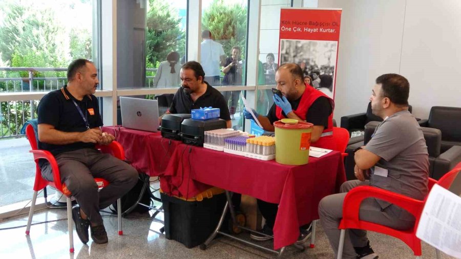 Mersin’de Sağlık Personeli Kök Hücre Bağışı İçin Sıraya Girdi
