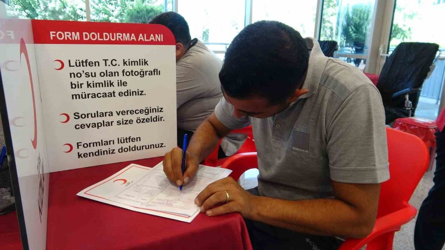 Mersin’de Sağlık Personeli Kök Hücre Bağışı İçin Sıraya Girdi