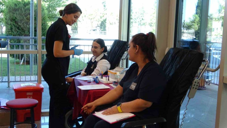 Mersin’de Sağlık Personeli Kök Hücre Bağışı İçin Sıraya Girdi