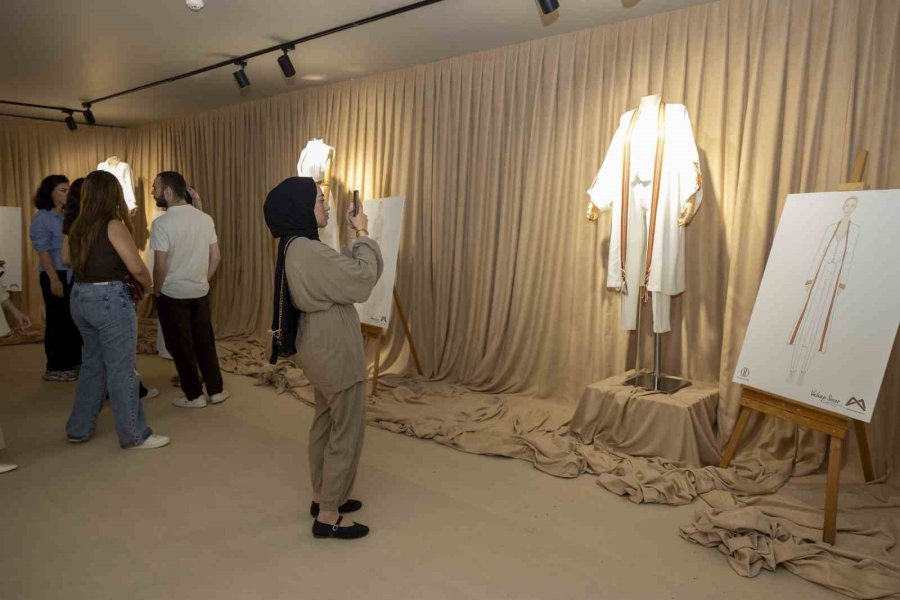 ‘mersin Dokumaları Kıyafet Sergisi’ Tarsus Üniversitesi Öğrencilerine İlham Oldu