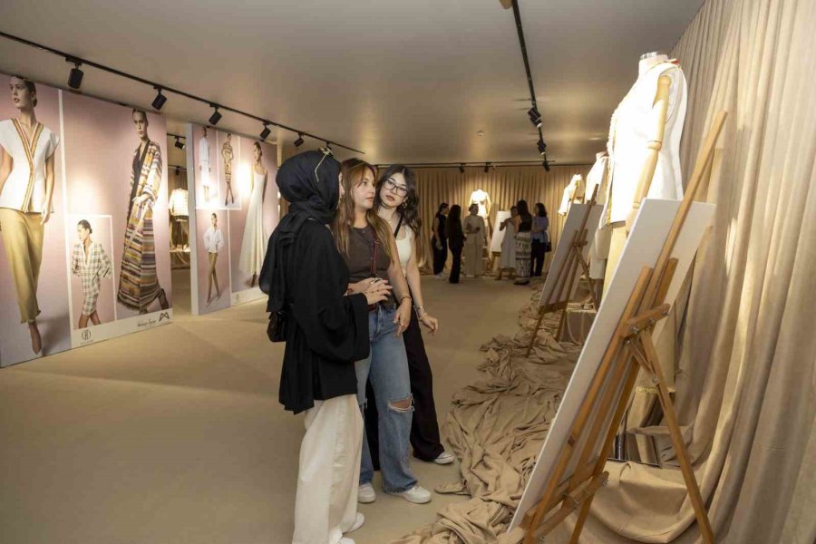 ‘mersin Dokumaları Kıyafet Sergisi’ Tarsus Üniversitesi Öğrencilerine İlham Oldu