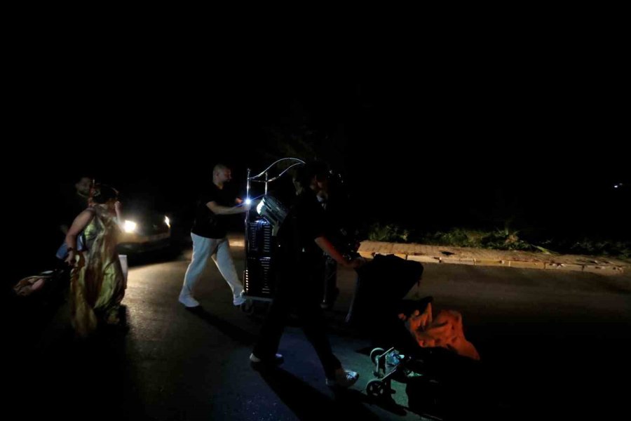 Antalya’da Otellere Yakın Ormanlık Alanda Çıkan Yangın Kontrol Altına Alındı