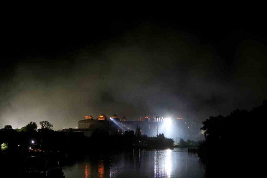 Antalya’da Otellere Yakın Ormanlık Alanda Çıkan Yangın Kontrol Altına Alındı