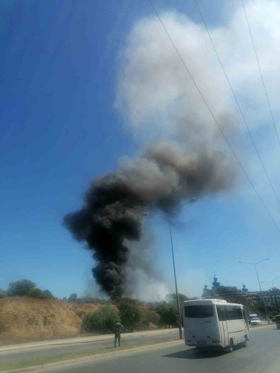 Villaları Tehdit Eden Yangına İlk Müdahale Otel Personeli Ve Müşterinden Geldi