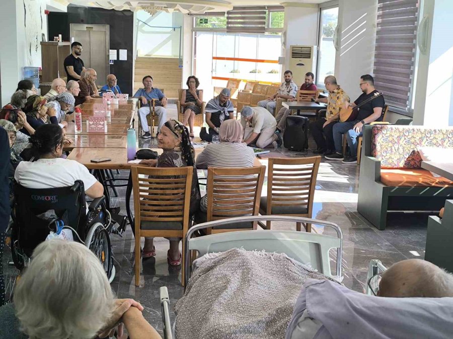 Gazipaşa’da Huzurevinde Sıra Gecesi Coşkusu