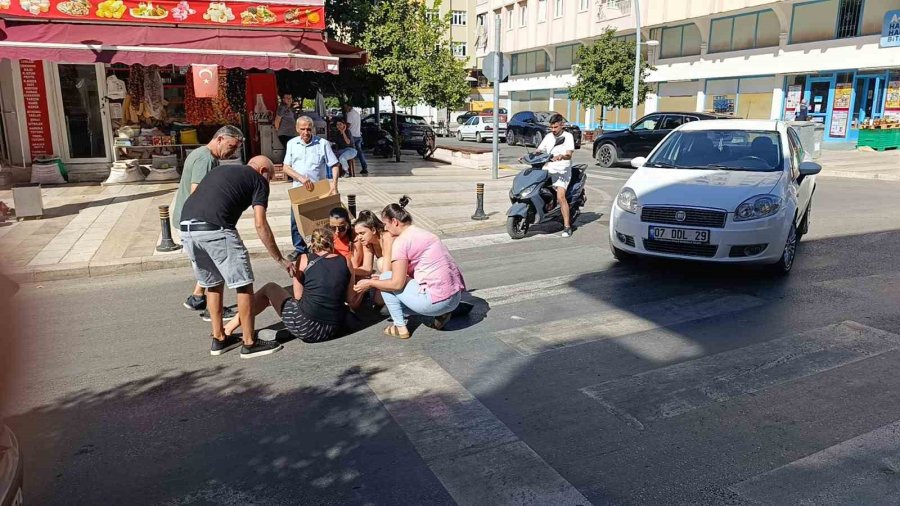 Genç Sürücü, Yaya Geçidinde Çarptığı Kadının Bir An Olsun Yanından Ayrılmadı