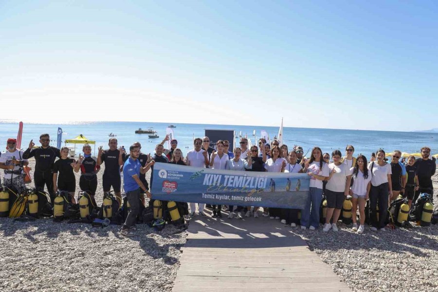 Denizden Çıkanlar Pes Dedirtti: Tekne Parçası, Şezlong Ve Araç Lastiği Çıktı