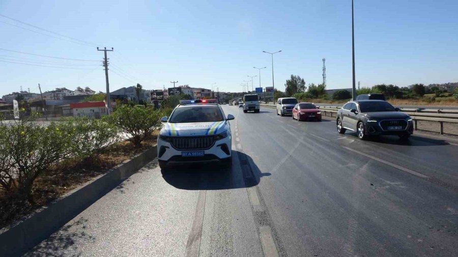 Manavgat’ta 3 Araçlı Zincirleme Kaza