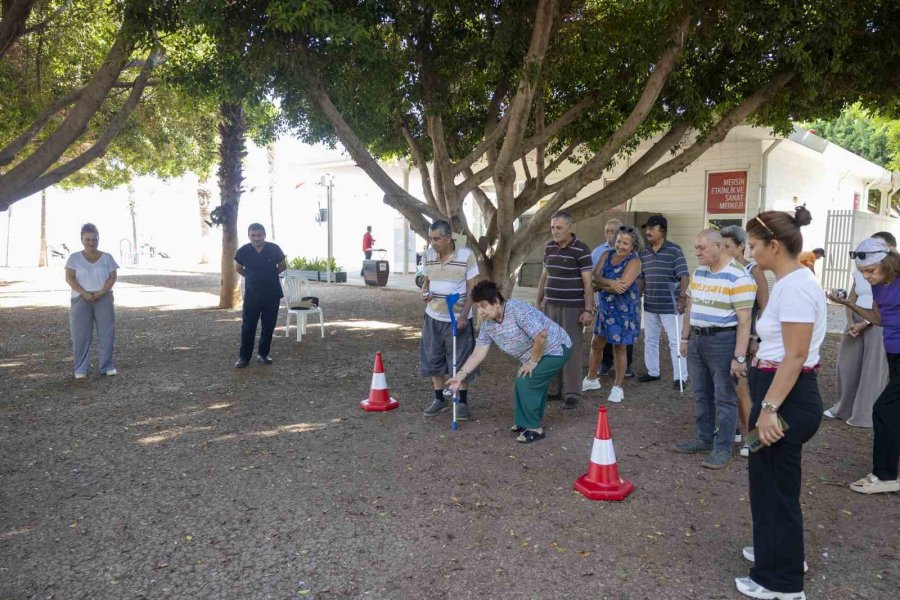 Mersin’de Avrupa Hareketlilik Haftası’na Özel 80’ler Buluşması Düzenlendi