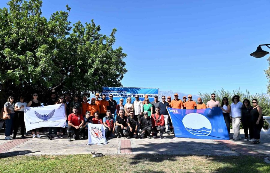 Antalya’da 40 Metrelik Falezlerde Temizlik Operasyonu