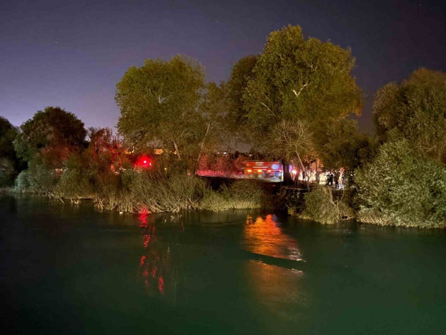 Manavgat’ta Irmak Kenarındaki Yangın Korkuttu