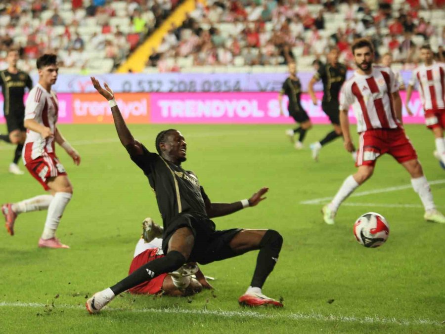 Trendyol Süper Lig: Antalyaspor: 0 - Kayserispor: 0 (ilk Yarı)