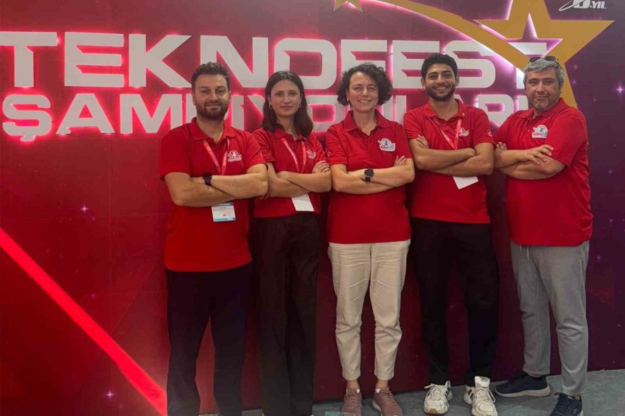 Alkü’lü Teknofest Birincileri Ödülünü Cumhurbaşkanı Erdoğan’dan Aldı