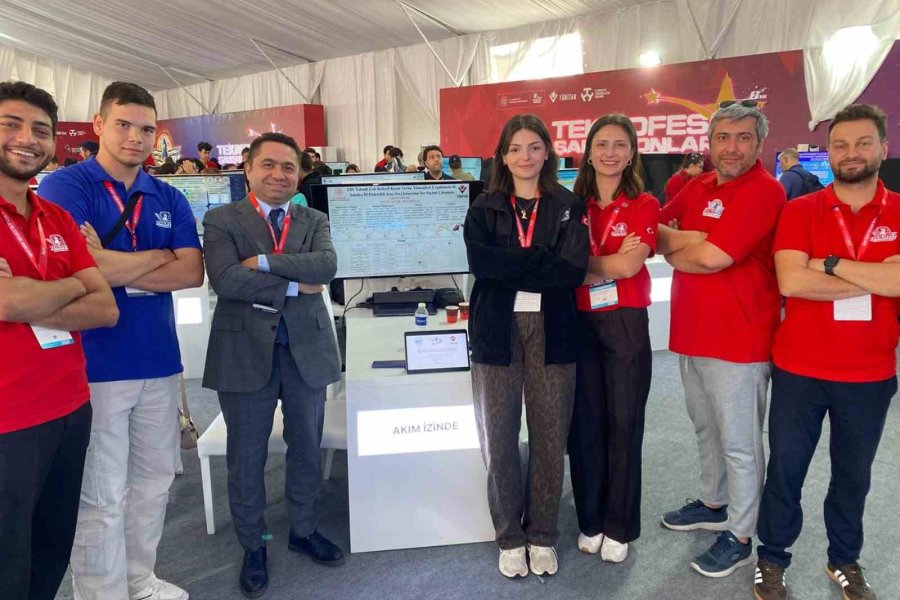 Alkü’lü Teknofest Birincileri Ödülünü Cumhurbaşkanı Erdoğan’dan Aldı