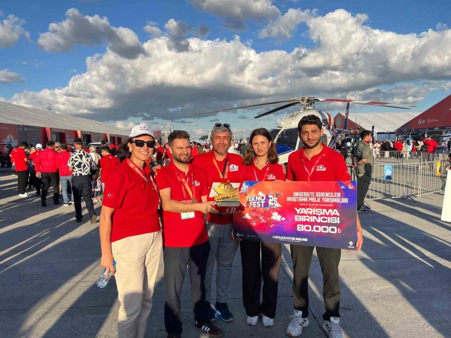 Alkü’lü Teknofest Birincileri Ödülünü Cumhurbaşkanı Erdoğan’dan Aldı