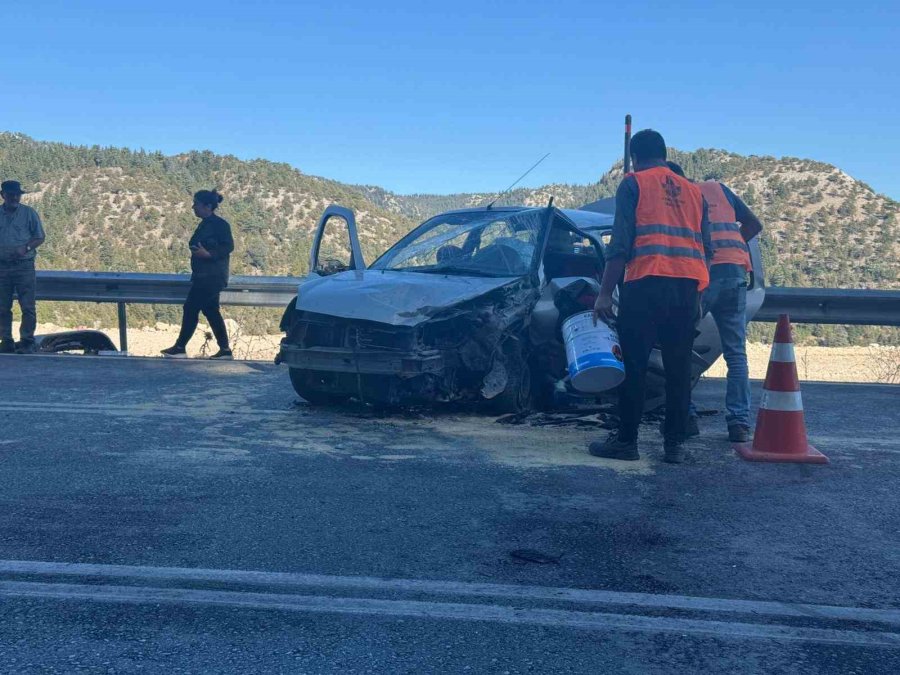 Antalya’da Feci Kaza: 4 Yaralı