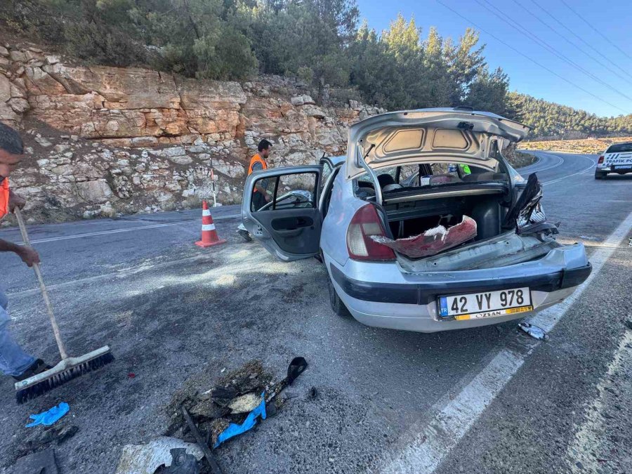 Antalya’da Feci Kaza: 4 Yaralı