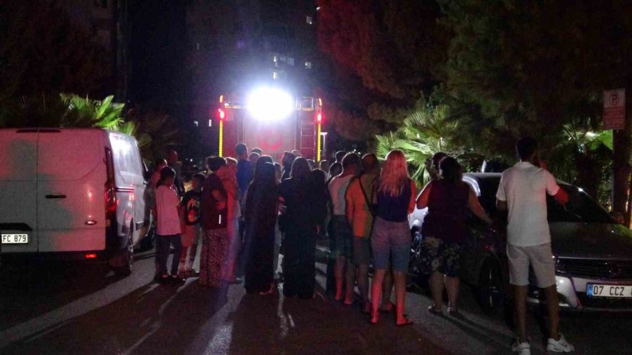 Ocakta Unutulan Yemek 15 Katlı Apartmanı Tahliye Ettirdi