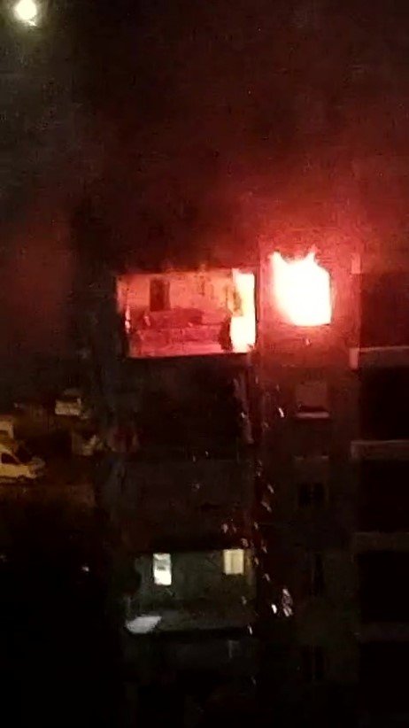 Ocakta Unutulan Yemek 15 Katlı Apartmanı Tahliye Ettirdi