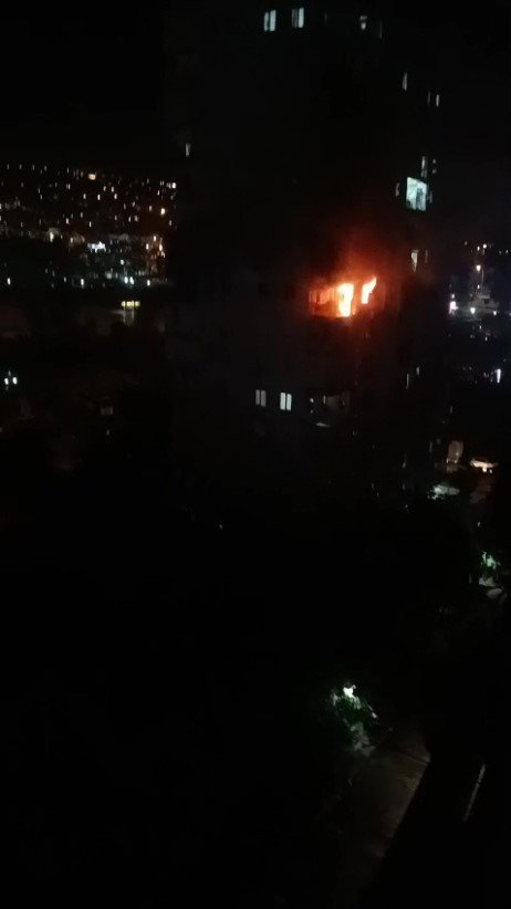 Ocakta Unutulan Yemek 15 Katlı Apartmanı Tahliye Ettirdi