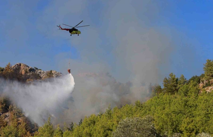 Serik’te Orman Yangınının Enerjisi Düşürüldü