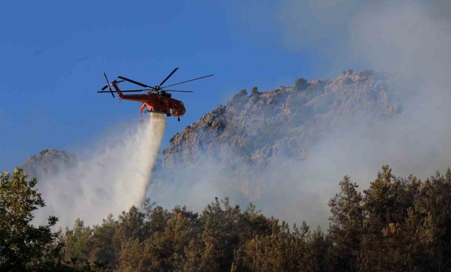 Serik’te Orman Yangınının Enerjisi Düşürüldü
