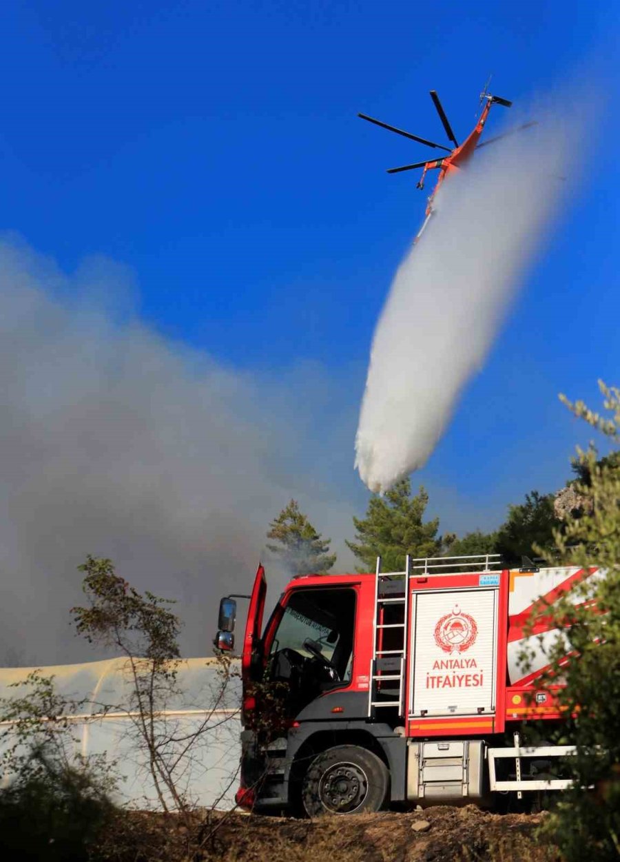 Serik’te Orman Yangınının Enerjisi Düşürüldü