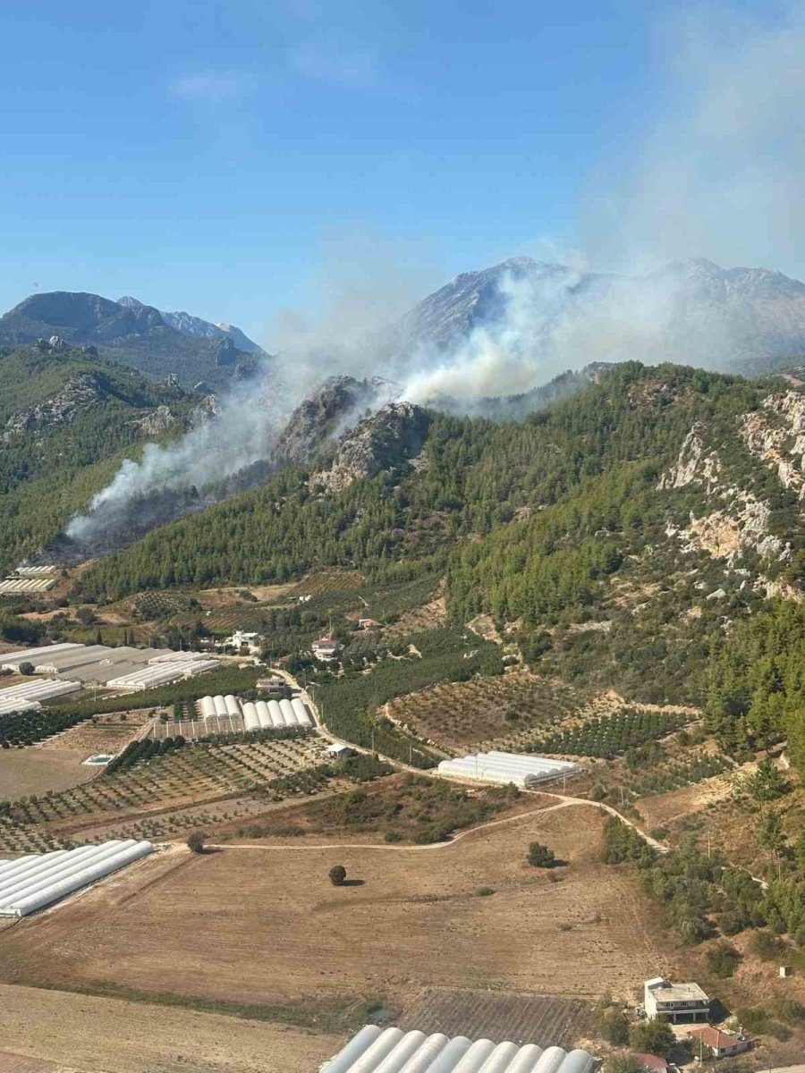 Serik’te Orman Yangınının Enerjisi Düşürüldü