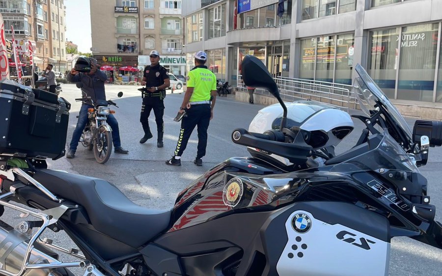 Karaman’da Polisin Motosiklet Denetimleri Devam Ediyor