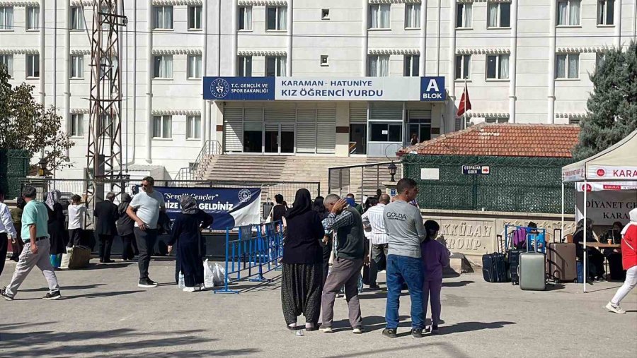 Karaman’da Üniversiteli Öğrencilerin Yurtlara Yerleşmeleri Devam Ediyor