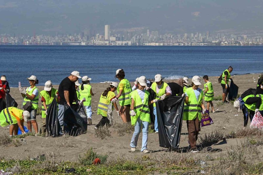 Mersin’de ’dünya Temizlik Günü’nde Sahiller Çöpten Arındı