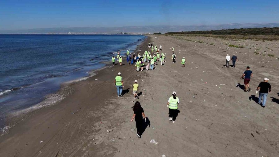 Mersin’de ’dünya Temizlik Günü’nde Sahiller Çöpten Arındı