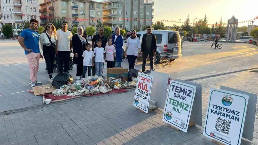 Mesire Alanında Topladığı Çöpleri Farkındalık İçin Şehir Meydanında Sergiledi