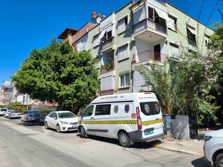 Aynı Evde Yaşadığı Babasının Öldüğünü 3 Gün Sonra Fark Edip, Ablasına Haber Verdi