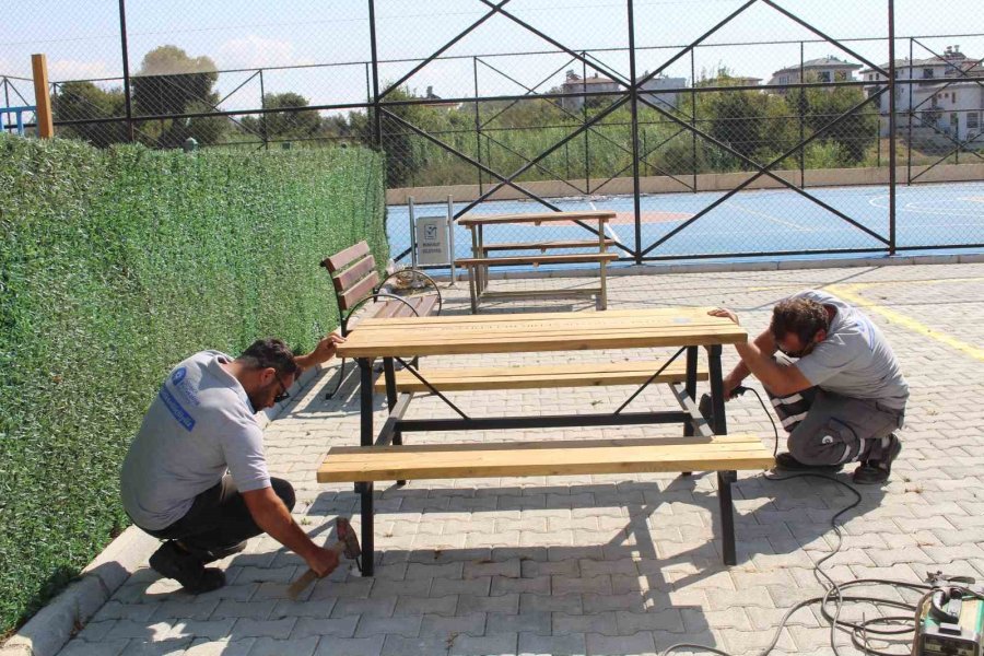 Büyükşehir’den Kurumlara Bank Ve Piknik Masası Desteği