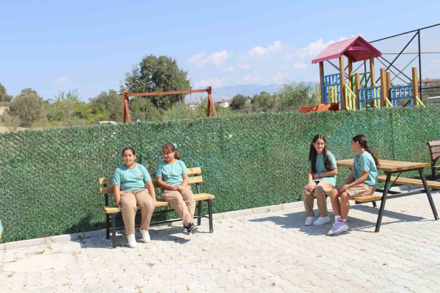 Büyükşehir’den Kurumlara Bank Ve Piknik Masası Desteği