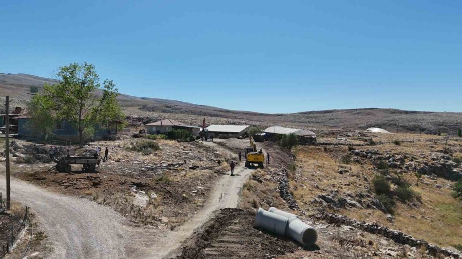Korkuteli Manay’da İçme Suyu Hattı Yenileniyor