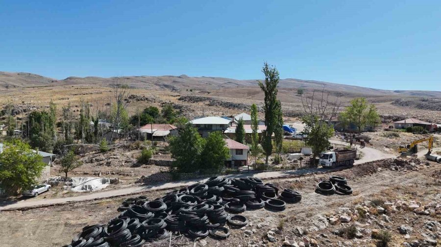 Korkuteli Manay’da İçme Suyu Hattı Yenileniyor