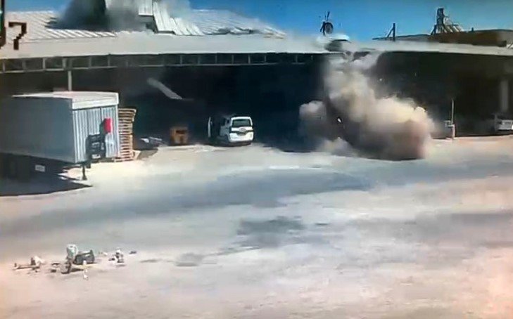 Demre’de Toptancı Halindeki İş Yerinde Patlama Meydana Geldi