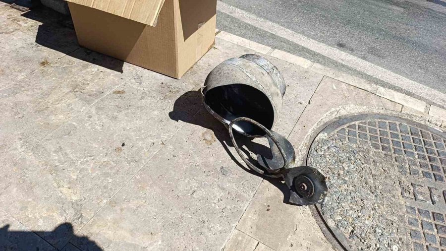 Manavgat’ta 2 Katlı Evde Çıkan Yangın Paniğe Neden Oldu