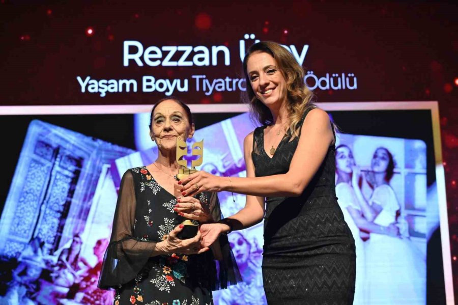 Kepez’in Uluslararası Akdeniz Tiyatro Ödülleri İlk Kez Sahiplerini Buldu
