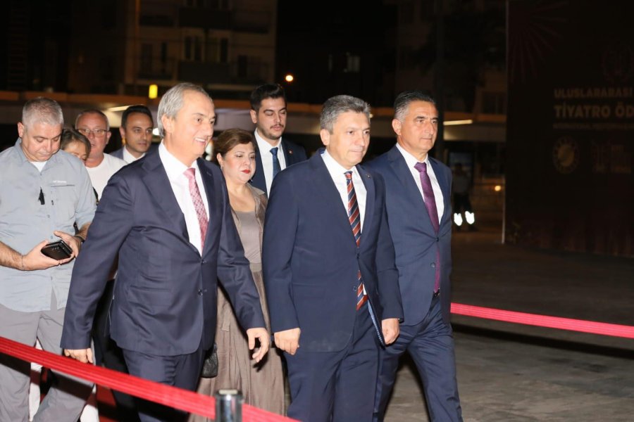 Kepez’in Uluslararası Akdeniz Tiyatro Ödülleri İlk Kez Sahiplerini Buldu