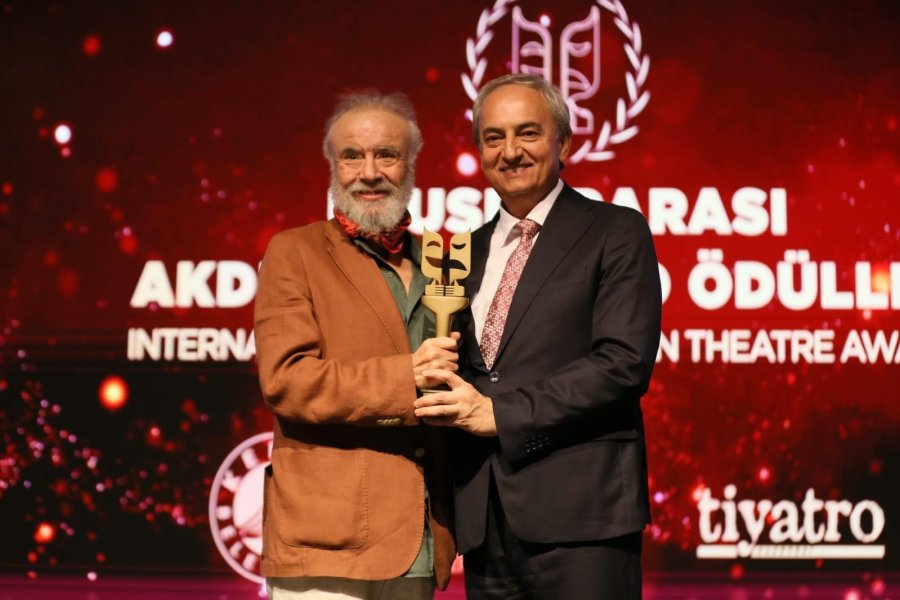 Kepez’in Uluslararası Akdeniz Tiyatro Ödülleri İlk Kez Sahiplerini Buldu
