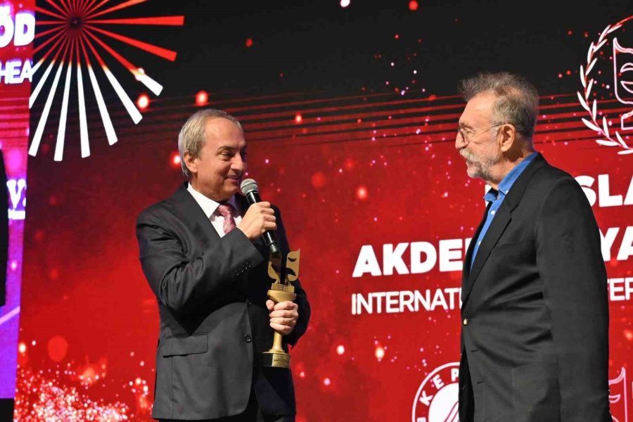 Kepez’in Uluslararası Akdeniz Tiyatro Ödülleri İlk Kez Sahiplerini Buldu