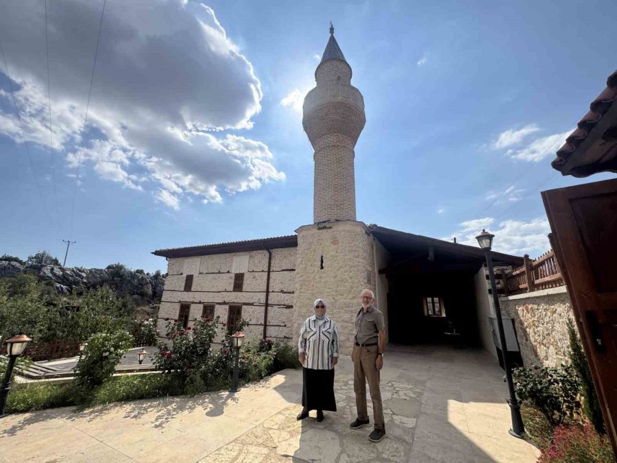 Restorasyonu Tamamlanan Tarihi Sarıhacılar Camisi Emanet Eserlerini Bekliyor