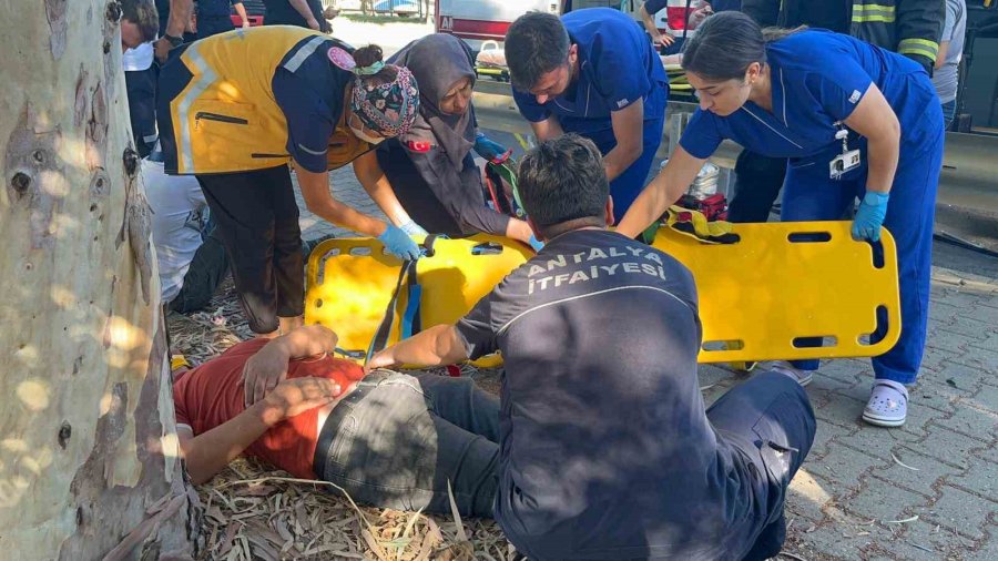 Alanya’da Midibüslerin Çarpıştığı Kazada 15 Yaralıdan 2’sinin Durumu Ciddiyetini Koruyor