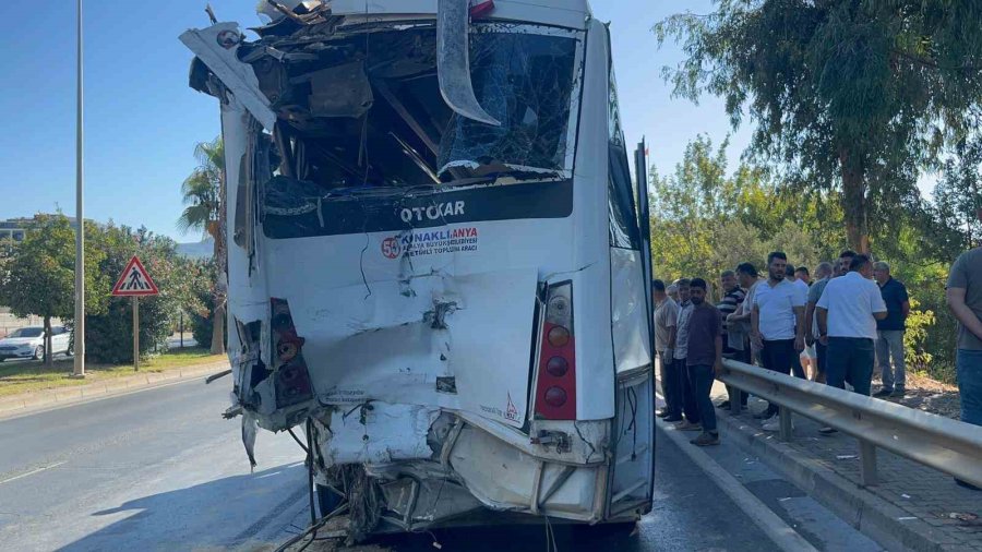 Alanya’da Midibüslerin Çarpıştığı Kazada 15 Yaralıdan 2’sinin Durumu Ciddiyetini Koruyor